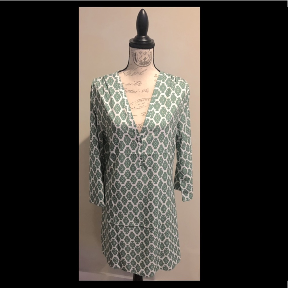 New Bloomingdale’s green & white pattern luxury dress
